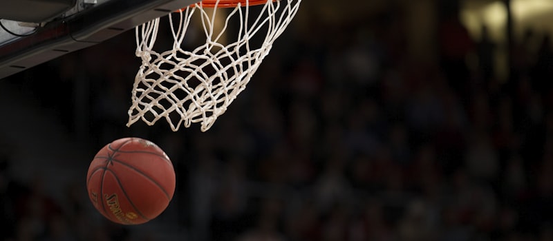 美国职业篮球联赛精彩瞬间 - NBA比赛，球员高高跃起扣篮